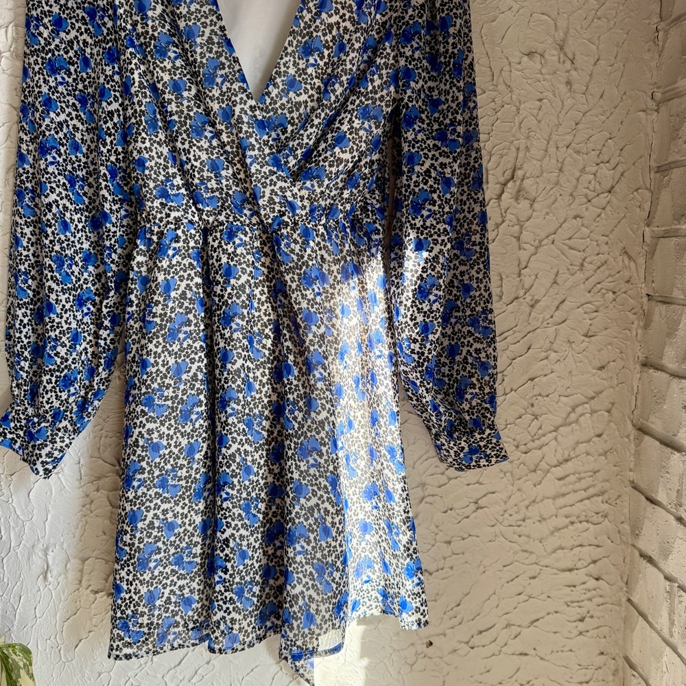 Express Blue and White Floral Long Sleeve Dress - Picture 3 of 9